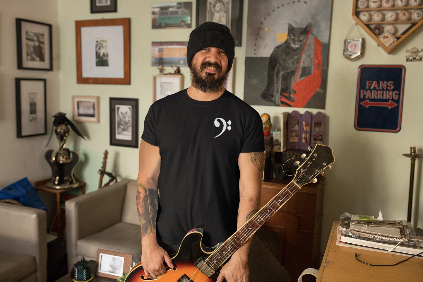 ザビエル・フォーリーによるブラックのベース必需品半袖シャツ(男女兼用)